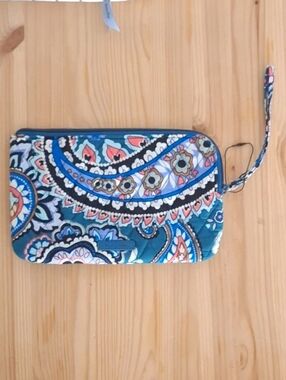 💙Vera Bradley 'Haymarket Paisley Jewel' Wristlet-RFID🩵